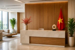 Quầy lễ tân văn phòng decor dịp 2/9 trang trọng và gọn gàng
