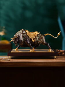 Tượng Bò Tót Dũng Mãnh - Công Decor